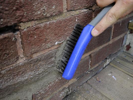 Cómo volver a colocar una pared de ladrillos