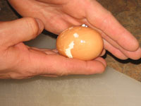 Pelar huevos duros