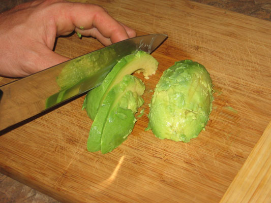 Cómo deshuesar y pelar un aguacate