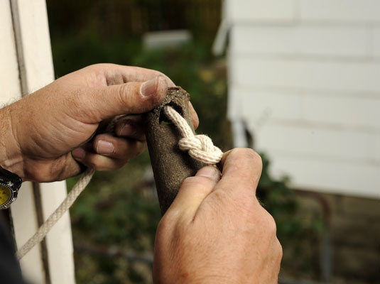 Cómo reparar o reemplazar los cordones de las ventanas