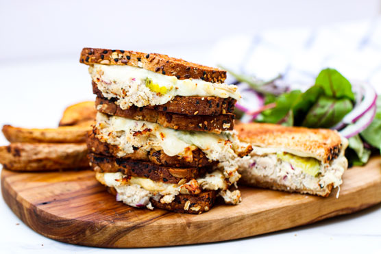 Prepare sándwiches y envolturas de mano con su freidora de aire