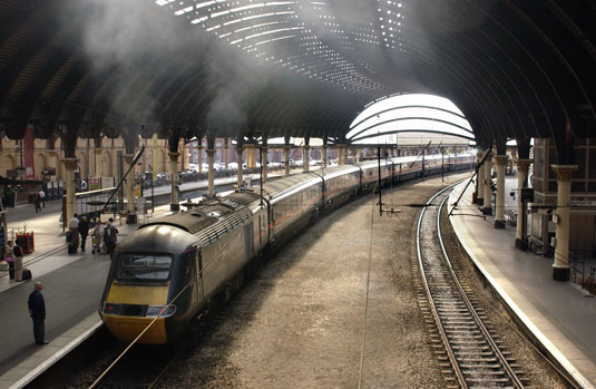 Consejo de vida ecológica: viaje en tren en lugar de en automóvil o avión