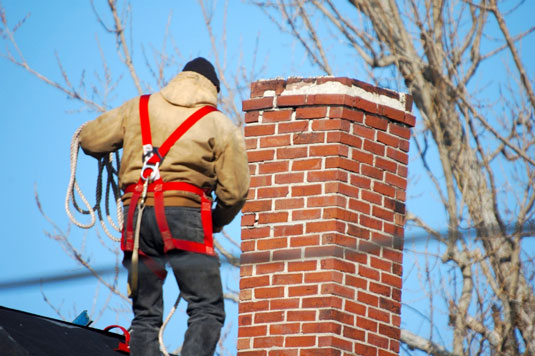 Cómo preparar su chimenea o estufa de leña para el invierno