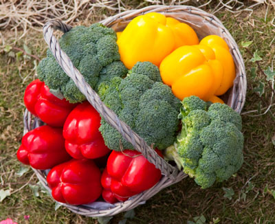 Brócoli con Pimientos Rojos y Cebolla