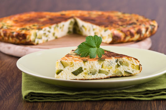 Receta de la dieta mediterránea: Frittata de calabacín y queso de cabra