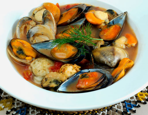 Receta de la dieta mediterránea: mejillones con tomate y albahaca