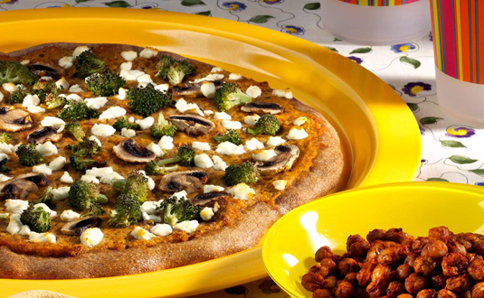 Pizza de Pesto de Frijoles Blancos y Tomate