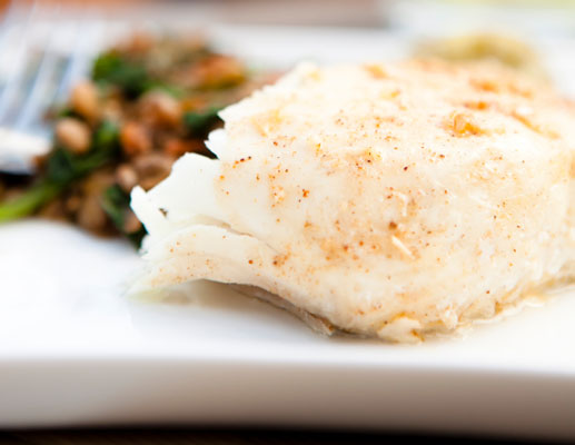 Receta de Halibut con Salsa de Tomate y Aguacate