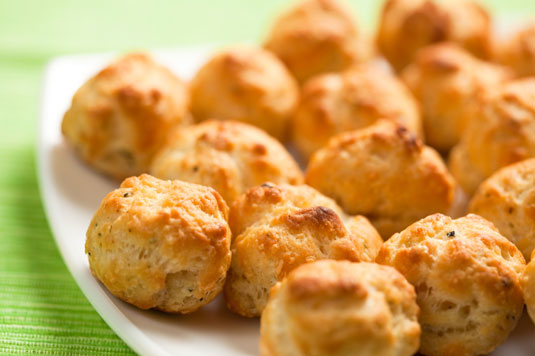 Hojaldres de queso (Gougères)