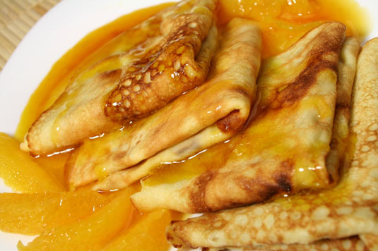 Crepes de postre de naranja (Crêpes Suzette)