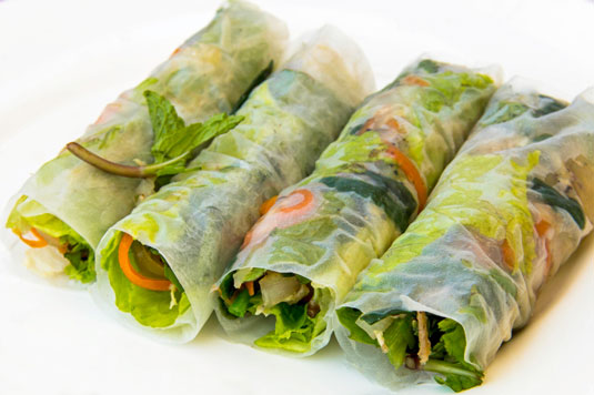 Receta de rollitos de verano con hierbas frescas