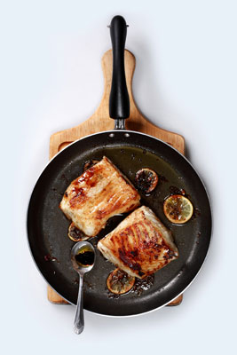 Receta de mariscos mexicanos: lubina a la plancha con caldo de limón y chile