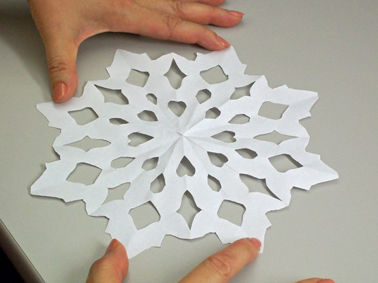 Cómo hacer un copo de nieve de papel de ocho puntas
